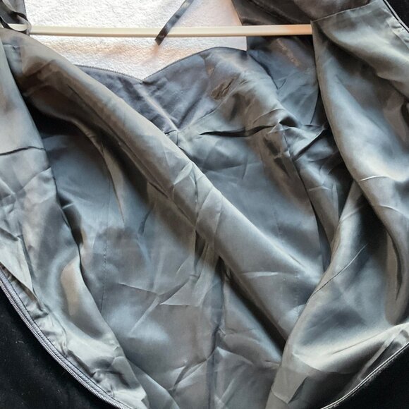 Vintage Liz Clairbone Medium Black Velvet Formal Dress Long Sweetheart Lady Like - Picture 12 of 15